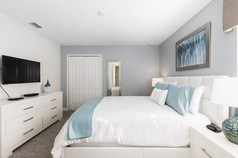 Champions Gate 8910 - Eight Bedroom Pool Home