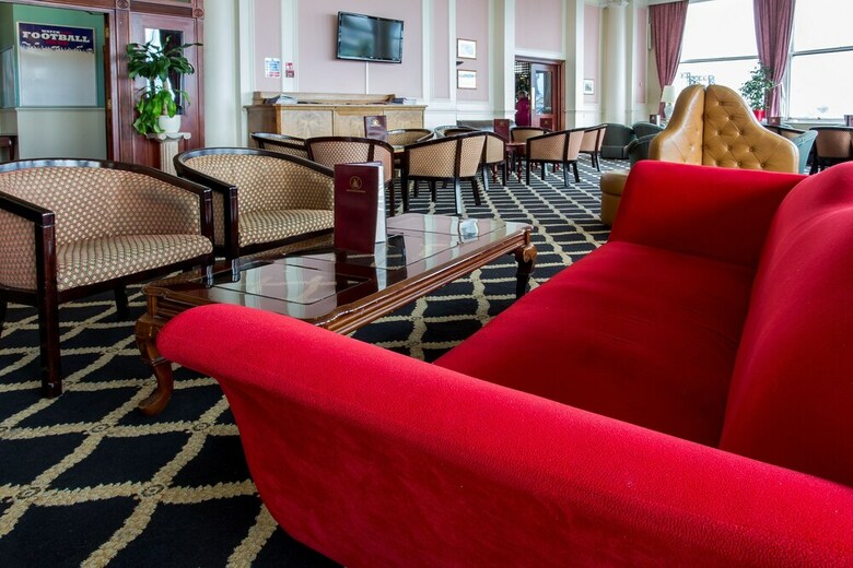 Russ Hill Hotel
