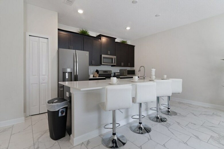 Beautiful 4bd Pool Th, Storey Lake-4815ds