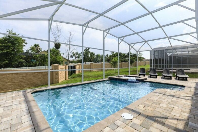 Champions Gate 1654 - Eight Bedroom Pool Home