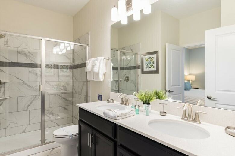 Champions Gate 1654 - Eight Bedroom Pool Home