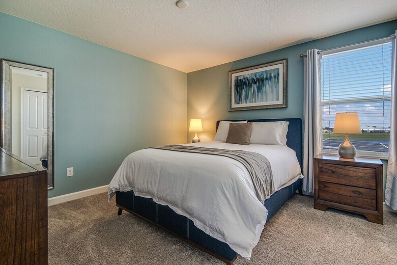 Champions Gate 1521 - Eight Bedroom Pool Home