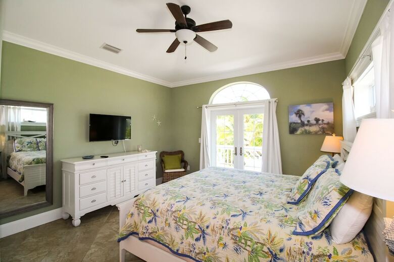 Villa Sea Glass Retreat