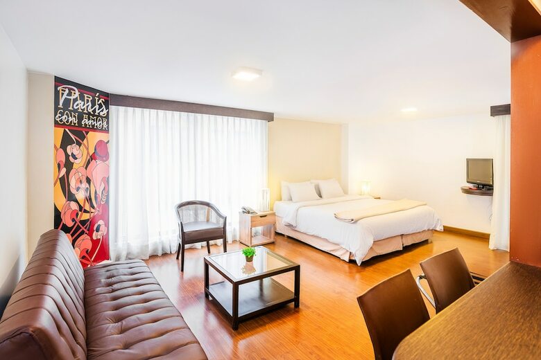Aparthotel Lloyd's Apartasuites Parque 93