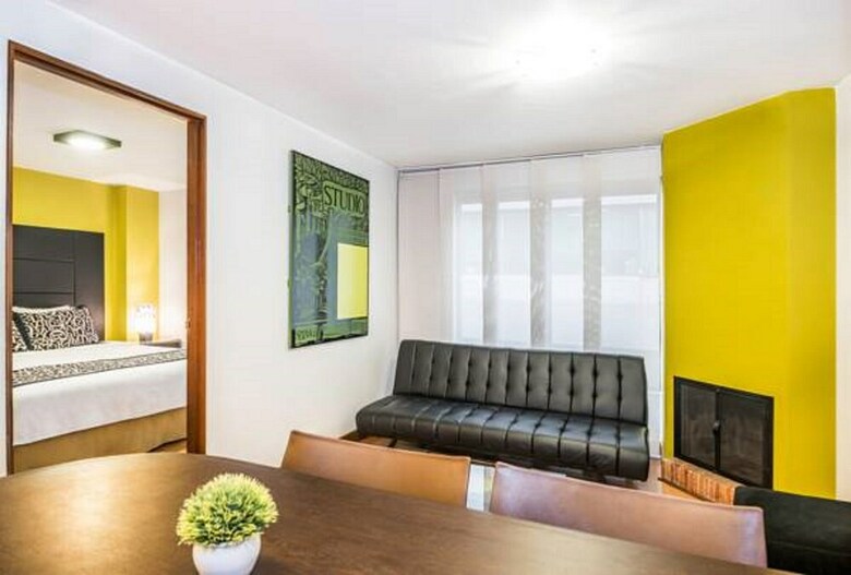 Aparthotel Lloyd's Apartasuites Parque 93