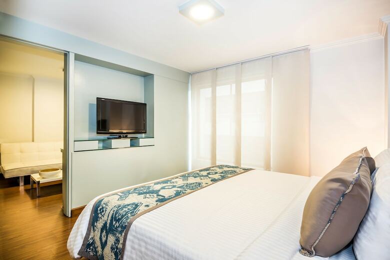 Aparthotel Lloyd's Apartasuites Parque 93