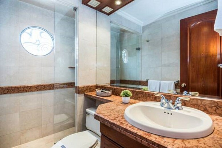 Aparthotel Lloyd's Apartasuites Parque 93