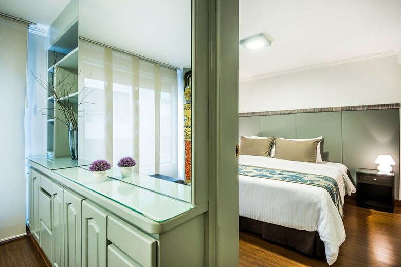 Aparthotel Lloyd's Apartasuites Parque 93