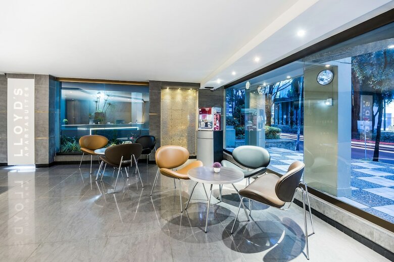 Aparthotel Lloyd's Apartasuites Parque 93