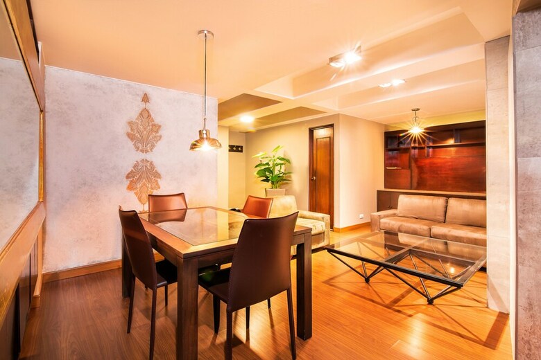 Aparthotel Lloyd's Apartasuites Parque 93