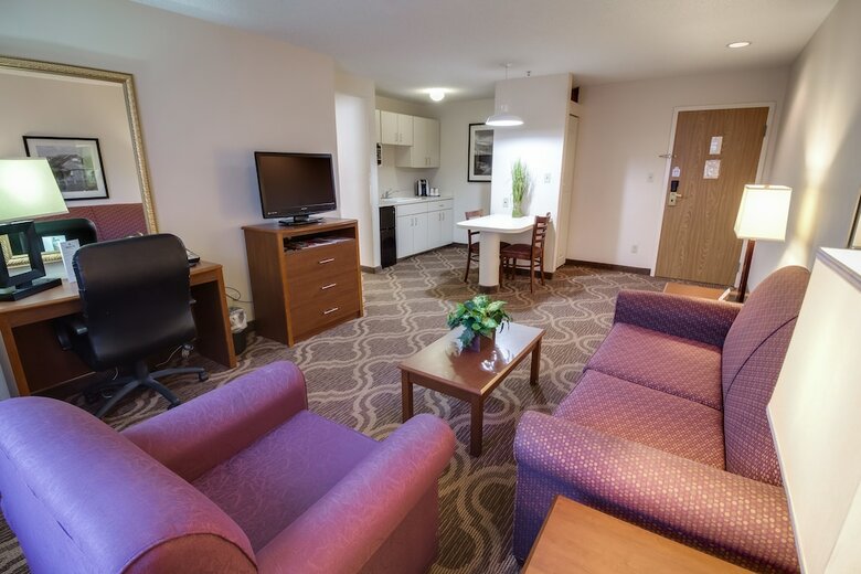 Hotel Ashmore Inn And Suites
