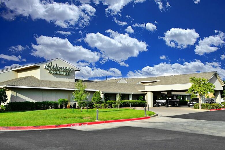 Hotel Ashmore Inn And Suites