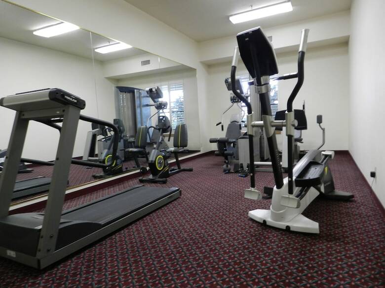 Hotel Ashmore Inn And Suites