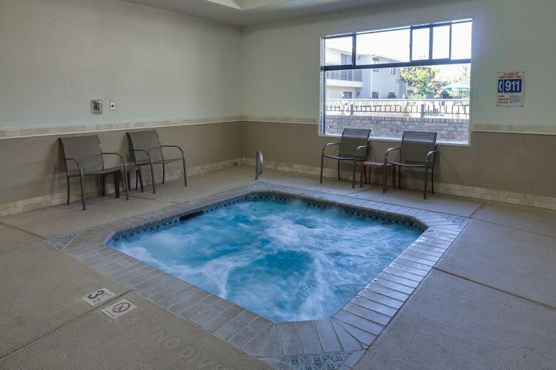 Hotel Ashmore Inn And Suites