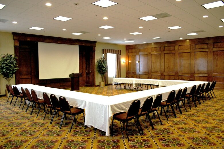 Hotel Ashmore Inn And Suites