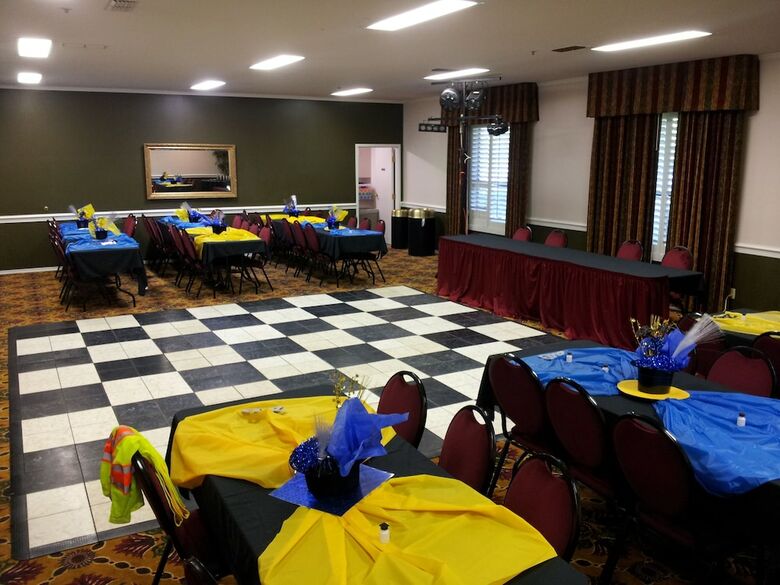 Hotel Ashmore Inn And Suites