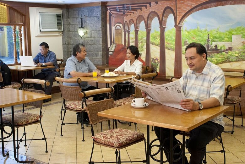 Pinoy Pamilya Hotel