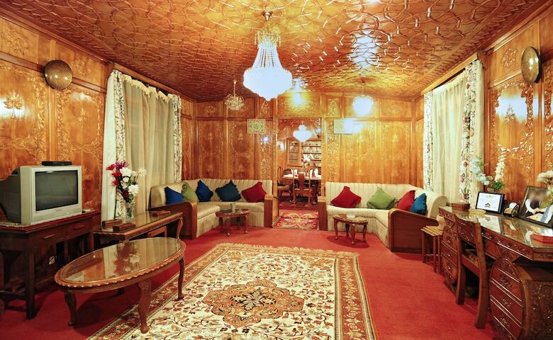 Wangnoo Houseboats