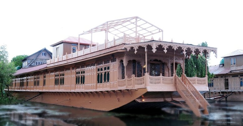 Wangnoo Houseboats