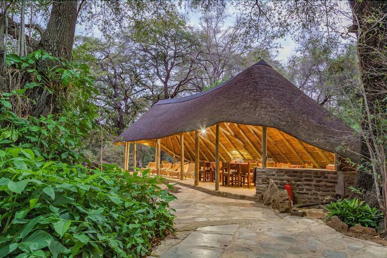 Posada Kunene River Lodge