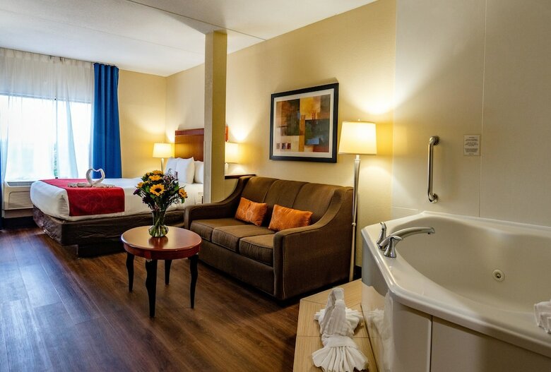 Hotel Comfort Suites Outlet Center