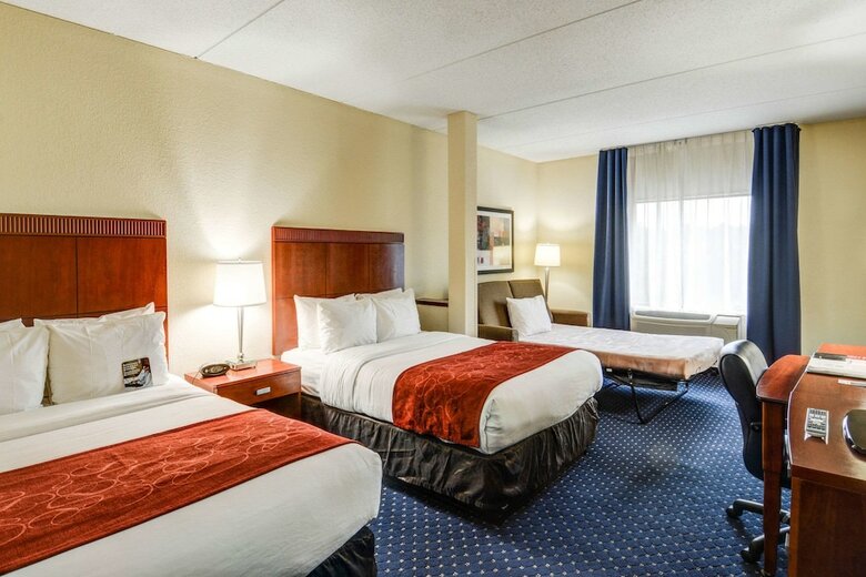 Hotel Comfort Suites Outlet Center