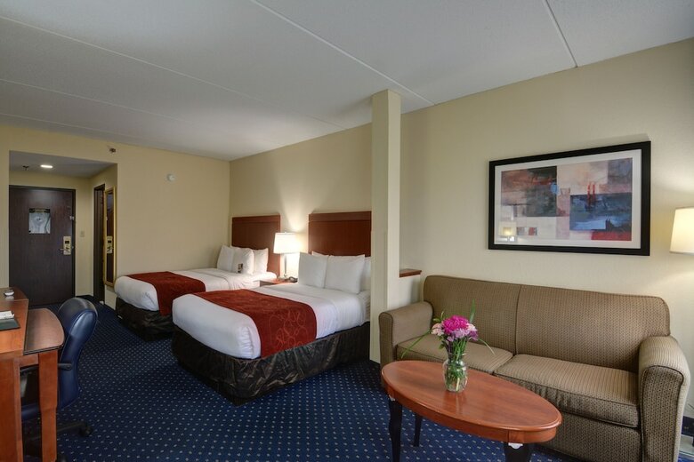 Hotel Comfort Suites Outlet Center