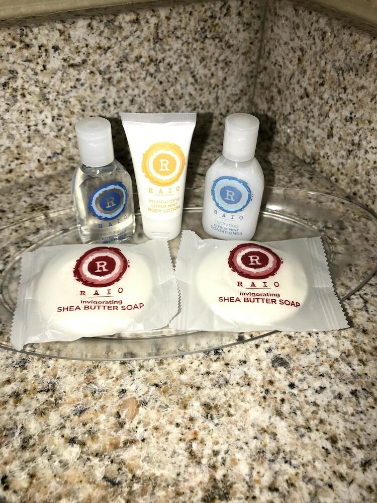 Hotel Comfort Suites Outlet Center