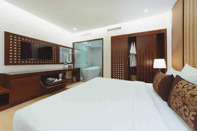 Paragon Saigon Hotel