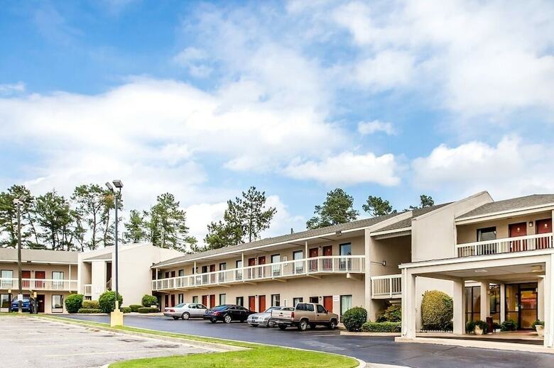 Hotel Budgetel Inn & Suites