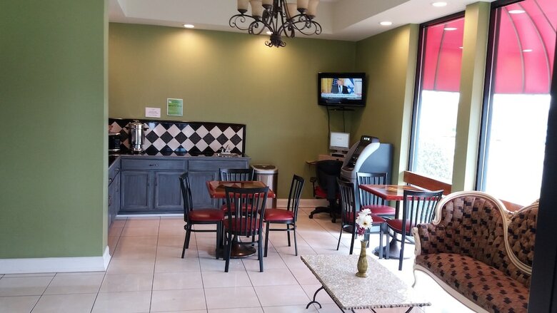 Hotel Budgetel Inn & Suites