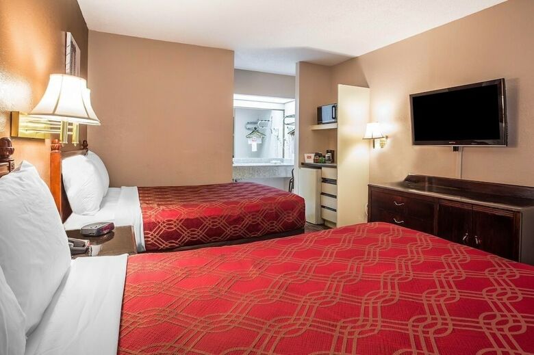 Hotel Budgetel Inn & Suites
