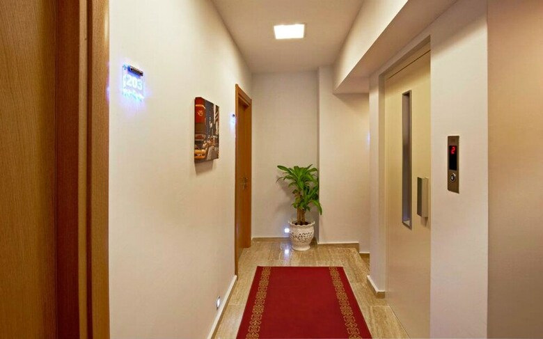 Retropera Hotel