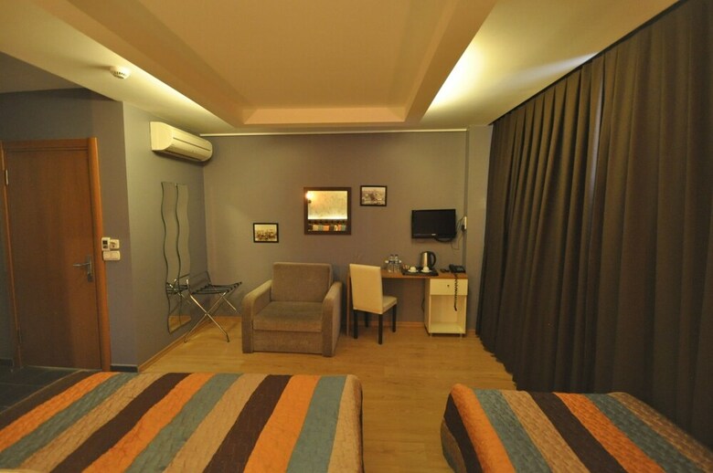 Retropera Hotel