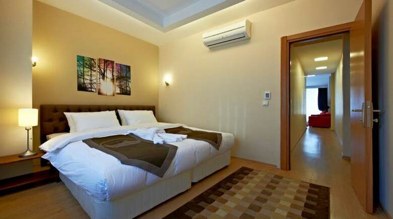 Retropera Hotel