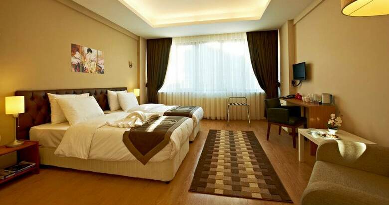 Retropera Hotel