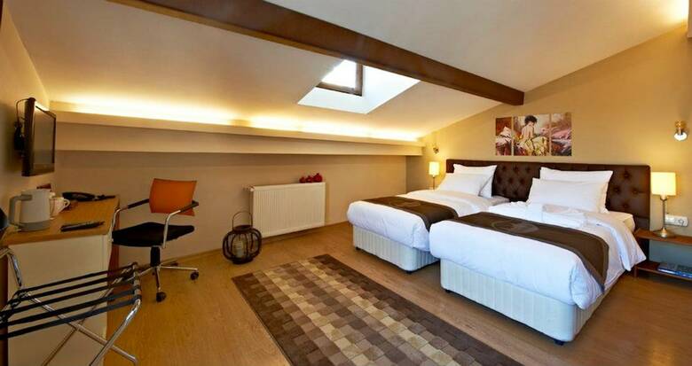 Retropera Hotel