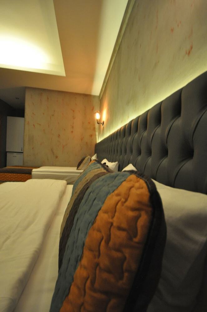Retropera Hotel