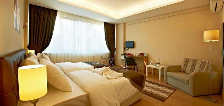 Retropera Hotel