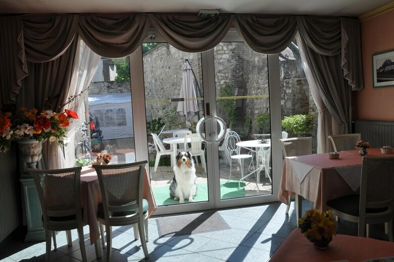 Hotel De La Tour