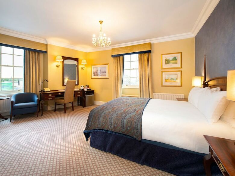 The Mitre Hotel Hampton Court