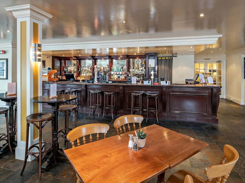 The Mitre Hotel Hampton Court