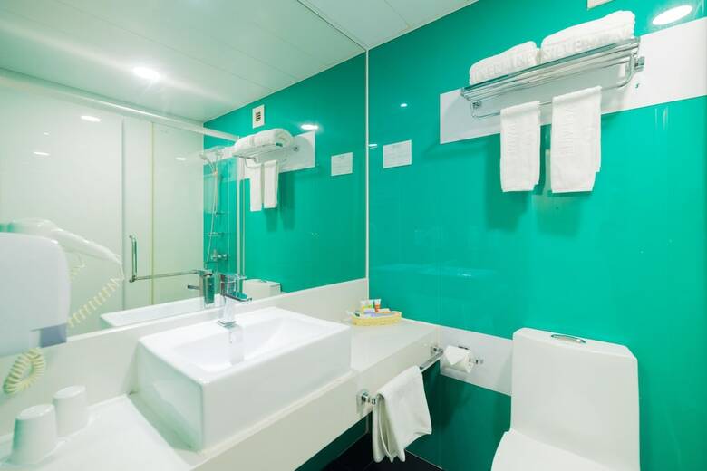 Hotel Silvermine Beach Resort