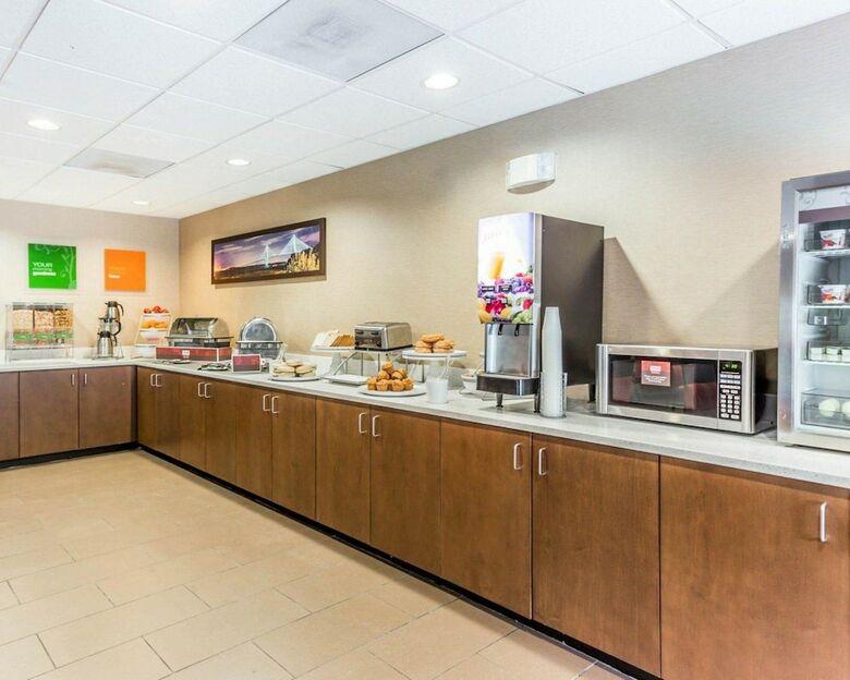 Hotel Comfort Suites At Isle Of Palms Connector