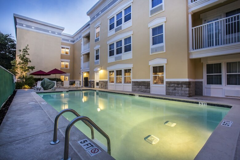 Hotel Comfort Suites At Isle Of Palms Connector