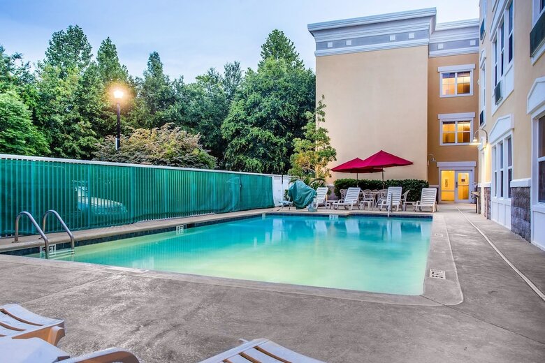 Hotel Comfort Suites At Isle Of Palms Connector