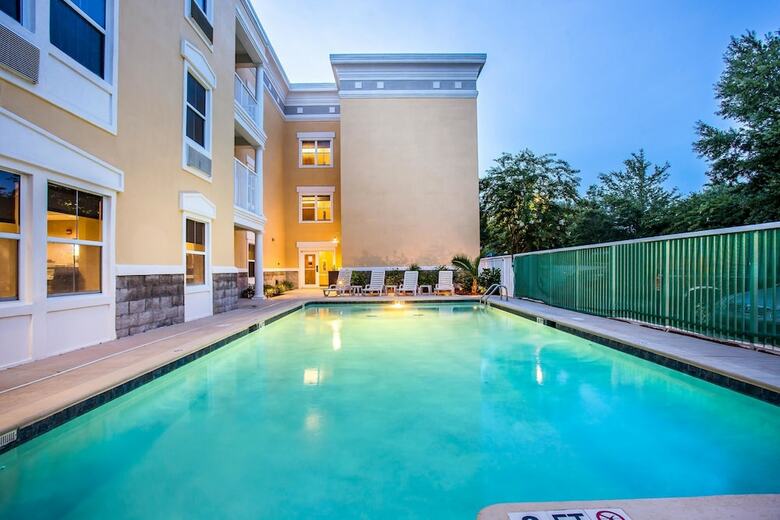 Hotel Comfort Suites At Isle Of Palms Connector