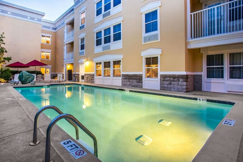 Hotel Comfort Suites At Isle Of Palms Connector
