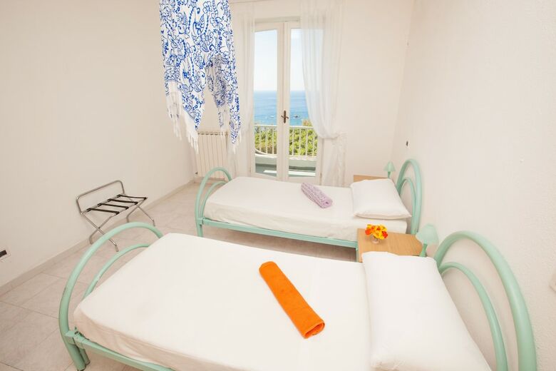 Hostal Paradise Beach Hostel