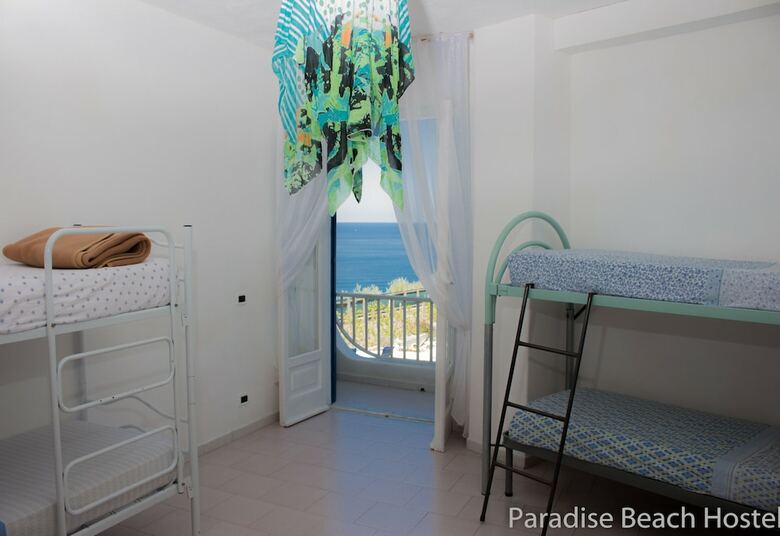 Hostal Paradise Beach Hostel